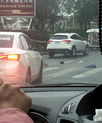 ������û�����ƣ���ƿ��ײɢ��