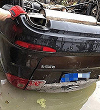 ������ҹ�ƺ�ݳ�׹�� Ϊ�ӱܴ������������ܣ�