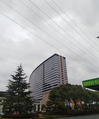 �ҷ���ǽ�Ϲ��ż����ˣ�����զô������أ�