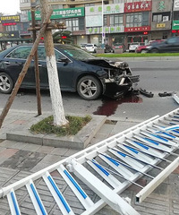 С��ײ���� �е����� ����һ̲��ɫ�ġ���