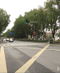 ����ع⣡����һ��ɫ����������ֱ��ײ������·���и�������