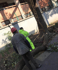 ���գ����ڸոգ���������ͻȻ���� һ�����˲���׹�䣡