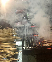 夜宵吃到了泰国清迈 9个人吃了120块 大多都是肉!