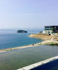 远的去不了,近的千岛湖去去也是很瑟逸的