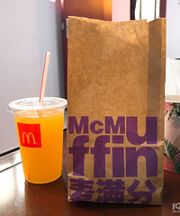 麦当劳的猪柳双蛋汉堡 蛋真的厚到超乎想象