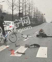 һ��ƿ�������۳�ײ��ɢ��