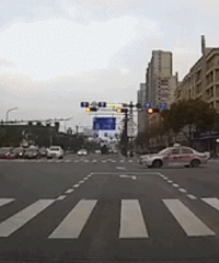 ����ĳ·�ھ��� ���۴��� �೵��ײ