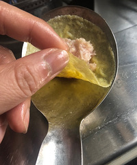 自制薄如纸的手工蛋饺 一个鸡蛋做了17个 破纪录了