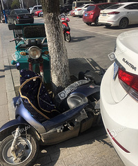 ����ײ�ϵ�ƿ�� ��·�м���ͣ�� ���˾���Ĳ���̫���Ե���