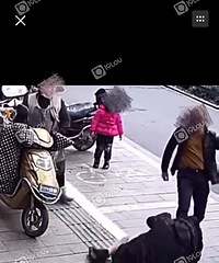 ����һ���ӽ�ͷ�������� ��Ů�������Ź���