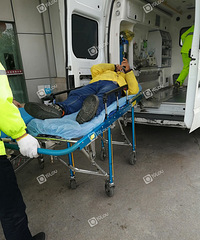 ����С���ֳ����ˣ�ײ�Ͻγ� �˶�סԺ�ˣ�