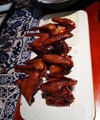 新年到了美食之都广州 吃到了美味的乳鸽 真是难以抗拒的诱惑啊