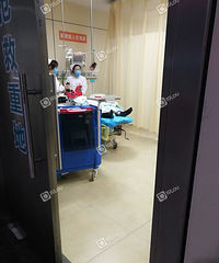 �峿����һ���ఢ��ͻȻ�ε���С���������ޡ���