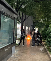 ���˺�����·ð������Ũ�̣������糵��ȼ����