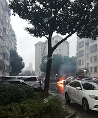 小区楼道口焚烧故人衣物 业主慌了!