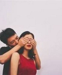 表弟快要结婚了 发现女友疑似有精神类疾病!半夜老是...