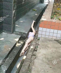 ����ĳС������һ��Ů�ӡ� ������ˮ�� ������Ȼ����