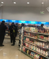 ����һŮ��͵����������Ȼ�����ź��ӣ�