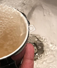 ʲô������������ˮ�ų�����Ȼ�ǻ�ɫ��