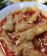 室友无意中买来鸡爪却很合口味!酸酸甜甜好开胃