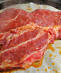 大块吃肉 大口喝酒才是烧烤人生!这家的烤肉一级棒!