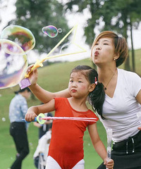 ���˸�Ů�ڸ��������ݻ��ݳ�Ů�԰������ һƱ���泬��