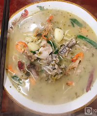 超大的鱼头一整只牛蛙!一家料很足的面馆