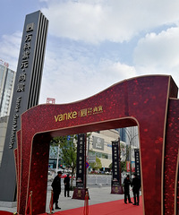 城南某楼盘迎来交付!网友:外立面好丑 像拆迁房一样...