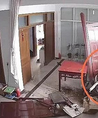 ���գ�����һ���γ�ײ�ϵ綯����ֱ�ӳ��������У��Ŷ�ײ����