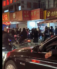 ��������·һ���ӽ�ͷ���У�˺���ѷΣ���˵��