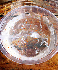 美食汇聚地南塘老街,油赞子、水塔糕、烤鱿鱼吃到停不下来!