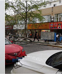 ���������Ǵ����һŮ�ӱ�ѹ����