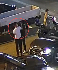 ѾƼ һӷŭ׷ϣͷͷײʮ¡