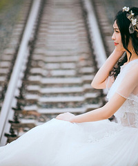 婚纱照我3999元拍了6套衣服 摄影师还冒雨给我拍照