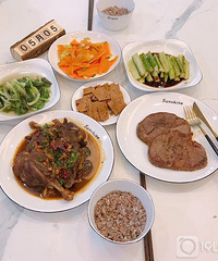 减肥午餐必须有肉有菜呀 难道不对吗?