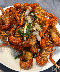 小姐妹推荐的龙虾店 两个女生全部光盘