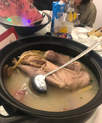 隆聚婚宴的鲍鱼真的是好吃 口味非常的好 我一下子连吃了2个