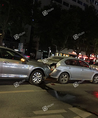 砰!砰!砰!520晚上中山路三车KISS 堵了整整半小时