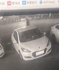 �����Ƶ������һ���˱�ײ�ɺü���