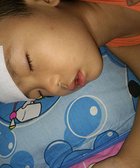孩子毫无征兆的发烧 精神萎靡 有人说是流感 有人说是长身体