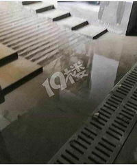 ���ոս�����©ˮ��ˮ���������С�����˶�ŭ�� ˭����˵��