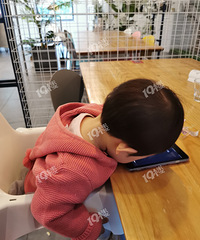 为带娃辞职变全职妈妈 从买专柜奢侈品变成某宝打折款 真心难受