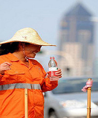 ���밮��ȡˮ�㣬����Ц�ݶ�һ��