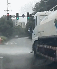 ��ˮ��Ϊ�����̵�һ���ͳ壡·�ڵĻ������˱�����һ��ˮ