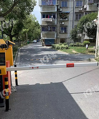 ԭ��С��ͣ�����շ� ���ڲ����շѻ��ȱ��С���ߣ�������