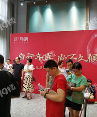 还以为到了菜市场!城南神盘储藏室大卖 现场人山人海...