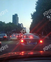 �о�ȫ���˵�С���¶������ˣ���ɽ·�ºӶ±���·�ϳ�����������