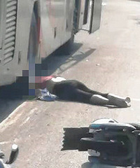 ����·ͻ�����ҳ�����һŮ�ӱ�����ѹ��