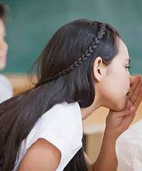 爸妈不喜欢女孩 我因身世问题饱受指点不被村里人待见