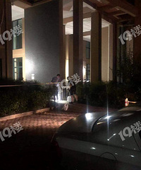 �Źɣ�����һ����ʮ¥һԾ���£���˵Ƿ�˸�����Ī����Ǯ